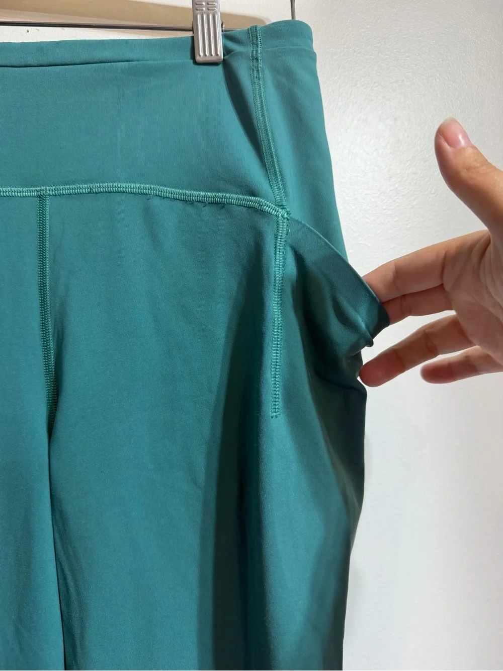 Lululemon Fast and Free Crop II 19" size 6 - Picture 5 of 6